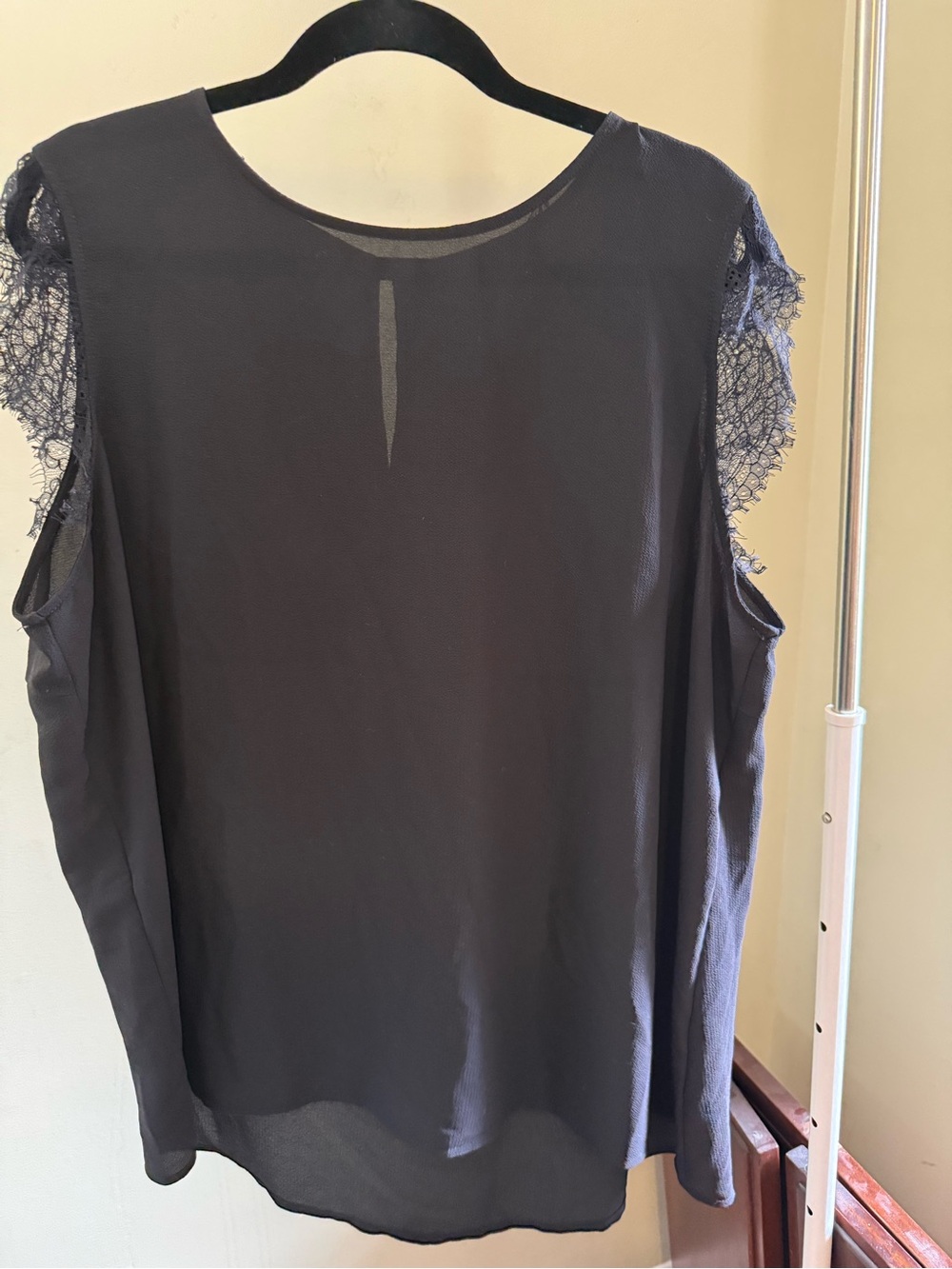 Halogen Lace-Trim Sleeveless Camisole in Gray